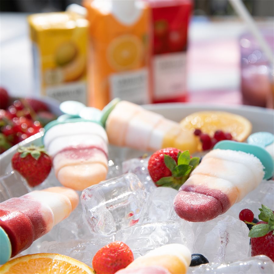Fruit popsicles with LÅNGLUR fruit smoothies