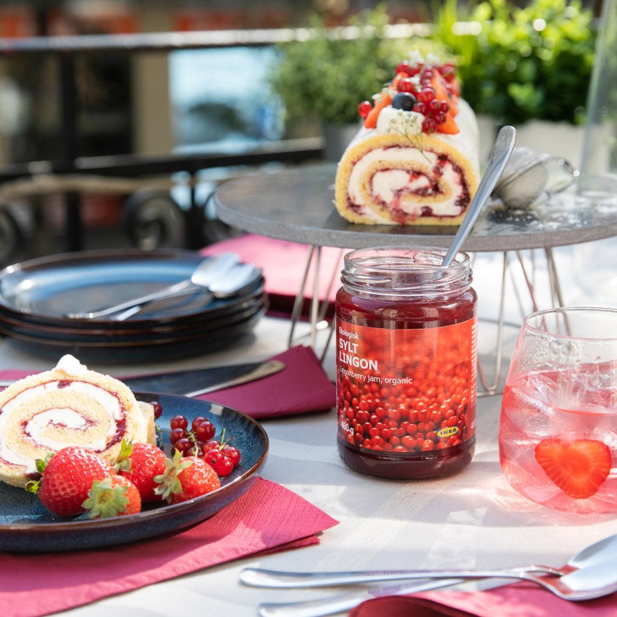 Swiss roll with SYLT LINGON lingonberry jam